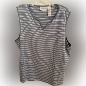 Liz Claiborne Blue and White Tank Top - XL